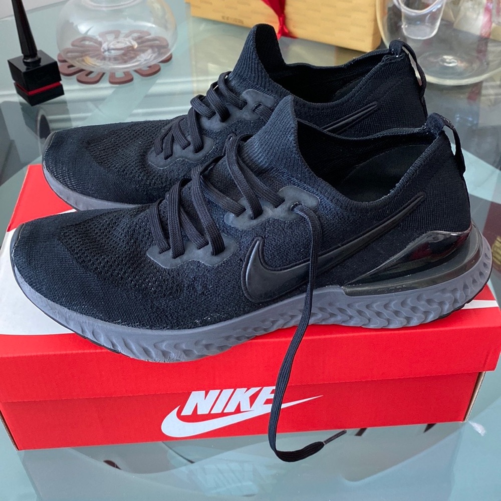 !!SOLD!! Nike men’s Flyknit Epicreact all black. Size 10.5.